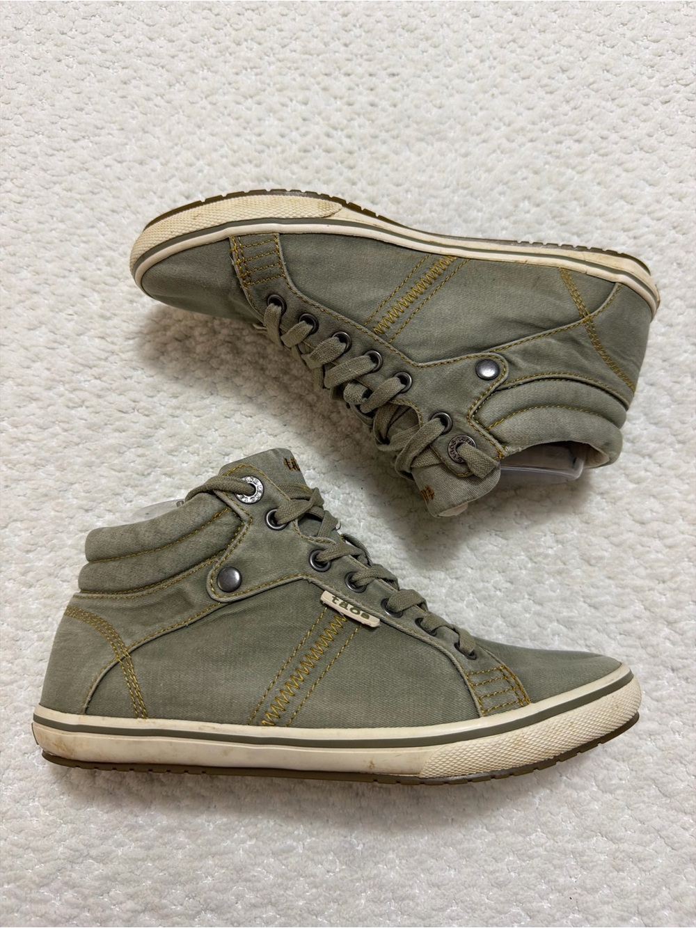 Taos Top Star High Top Sneakers Lace Up Canvas Olive Women’s Size 7.5